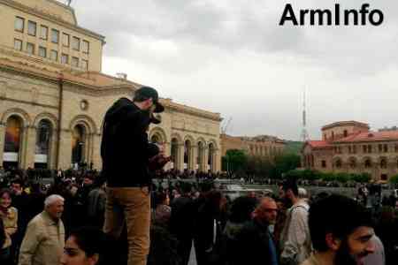 «Քայլ արա՝ մերժիր Սերժին» բողոքի ակցիայի մասնակիցները փակել են Մաշտոցի պողոտան
